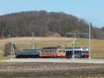 asm Seeland - Triebwagen Be 4/4 523 mit 3 Kieswagen sowie die Triebwagen Be 2/6 510 (und Be 2/6  503 verdeckt hinter den Kieswagen)in Siselen am 06.03.2012