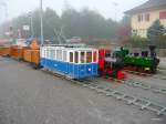 asm Bahnfest Niderbipp - Loks von der Gartenbahn Staufen am warten auf ihren Fahreinsatz whrend des Bahnfestes am 20.10.2012