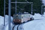 Der Be 4/4 31  Lisi  der BLM am 28.1.24 nach dem Überqueren der Staubbachbrücke zwischen Grütschalp und Winteregg.