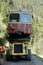 Der Be 4/4 22 trifft am 14.5.24 Zufällig auch ein letztes mal die Gondel die rechts im Wald steht.