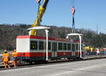 Die Fahrzeuge der Waldenburgerbahn verlassen ihre Heimat  während dem grössten Umbruch ihrer erfolgreichen Geschichte.
Mit grosser Wehmut erlebte ich am 8. April 2021 den sehr effizienten Verlad bei Bad Bubendorf, begleitet mit sehr vielen Fotografen von nah und fern sowie einem grossen Teil der ortsansässigen Bevölkerung. Für den Abtransport bis zum Auhafen bei Hüningen, wo die Waldenburgerli verschifft werden, standen zwei Sattelschlepper im permanenten Einsatz.
Ein weiteres Kapitel der Schweizer Bahngeschichte ist damit beendet.
Impressionen vom 8. März 2021.
Foto: Walter Ruetsch 