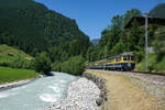 ABeh 4/4 I 308 fährt am 18.06.2017 der Schwarzen Lütschine entlang von Schwendi Richtung Grindelwald.