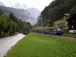 Berner Oberland 2007 - Den R 158 Lauterbrunnen - Interlaken Ost fhrt am 29.07.2007 der Steuerwagen 413 an. Hier am Bahnbergang Lochbrcke, nahe Lauterbrunnen.