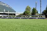 Die drei ABeh 4/4 II 313  Lauterbrunnen , 312  Interlaken  und 311  Grindelwald  auf der Überführung nach Interlaken Ost, am 19.9.25 bei Interlaken.