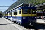 Die drei ABeh 4/4 II Triebwagen der BOB stehen am 19.9.25 im Bahnhof Interlaken Ost für die Abschiedsfahrt bereit.