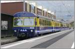 Ein MOB Zug bringt Anschlussreisende zur Schynige Platte Bahn nach Wilderswil.