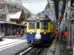 BOB - Triebwagen ABeh 4/4 305 vor Regio bei der einfahrt in den Bahnhof von Lauterbrunnen am 25.02.2011    