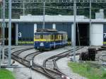 BOB - Vor dem Depot abgestellt der Triebwagen ABeh 4/4 311 mit Steuerwagen am 16.09.2011  .. Bild endstand aus Fahrendem Zug hinaus