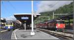 BOB ABeh 4/4 I 306 (Jahrgang 1965) und ZB De 110 002-3 (Jahrgang 1941) treffen sich in Interlaken Ost.
