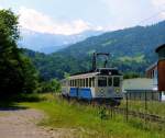 Der Berner Oberland Bahn-Triebwagen 309: Einfahrt in Garmisch.