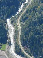 BOB - Zug unterwegs an der Weissen Ltschine zwischen Zweiltschinen und Lauterbrunnen am 14.09.2012 ..
