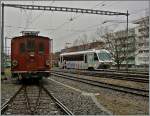 BOB auf Abwegen: Die BOB (Berner Oberland Bahn) HGe 3/3 29 hat bei der Blonay-Chamby Museumsbahn eine neue Heimat gefunden. 
Noch etwas verschüchtert steht die kleine Lok nach der langen Reise bei der Ankunft in Vevey zum ersten Mal auf ihren neuen Gleisen, wohl noch unwissend, dass bei der BC schon längerm ein BOB Reisezugwagen im Einsatz ist...
20. Dez. 2013