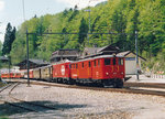 ZB/SBB Brünig/BOB: An einem herrlichen Sonntag im Juni 1990 leistete der Deh 910 einer HGe Vorspann auf dem Streckenabschnitt ab Meiringen bis Brünig-Hasliberg.