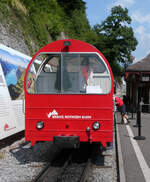 F�hrerstand f�r den Zugbegleiter im modernen Aussichtswagen im Bahnhof Brienz.