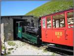 Kurz vor Erreichen der Bergstation der Brienzer Rothornbahn konnte ich aus dem Fenster meines Zuges diese Aufnahme von einer der Dampfloks der Rothornbahn machen. (25.07.2008)