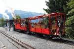 BRB-Zug mit Lok 2 sowie Vorstellwagen B21 und M2 sind kulturhistorische Bijoux. Die Komposition nennt man  Pullmann , fr die Brienzer ist es der  Choorber . In der Station Planalp mssen rund 1000 Liter Wasser getankt werden, bevor sich der Zug wieder mit 8.5 - 9.0 km/h bergwrts weiterbewegen wird. 12. Sept. 2010, 11:47 