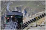 Nur was fr schwindelfreie Lokfhrer, die Ausfahrt aus der Station Brienzer Rothorn.