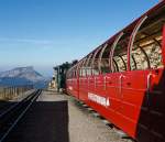 01.10.2011 Bergbahnhof Brienzer Rothorn: Die BRB 14 (Gemeinde Brienz) steht mit dem Zug zur Talfahrt.  Die Lok ist eine Heizl befeuerte H 2/3 Baujahr 1996 (3. Generation) wurde unter der Fabrik-Nr. 5689  bei der Schweizerische Lokomotiv- und Maschinenfabrik, Winterthur (heute DLM AG) gebaut. Weitere Infos unter: http://www.brienz-rothorn-bahn.ch 