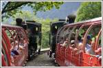 Zugskreuzung zwischen zwei Dampfzgen mit den Neubauloks 12 und 14 in Geldried zwischen Brienz und Planalp. Die Weichen werden vom Zugspersonal noch von Hand gestellt. (03.08.2012)