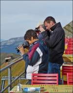 . Bahnbildergipfeltreffen in Brienz - Die BB Fotografen Andreas, Olli und Silvan in ihren Element auf der Terrasse des Berghauses Rothorn Kulm. 28.09.2013 (Jeanny)