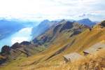 BRB: Ausblick oberhalb Berghaus Rothorn Kulm in Richtung Brienzersee, Interlaken und Brienzerrücken.