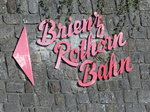 Brienz Rothorn Bahn - ein schönes Metallschild weist den Weg am Bahnhof von Brienz.  24.9.2016