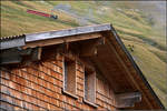 - Haus am Berg -

... und darüber kämpft sich die kohlebefeuerte Zahnradbahnlok mit ihren zwei Waggons zum Brienzer Rothorn hinauf.

29.09.2013 (M)