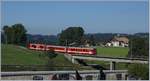 Der CJ Regionalzug 231 von La Chaux-de-Fonds nach Glovelier kurz vor La Ferrière.
