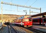 CJ Bf Glovelier__Alt-Tw Be 4/4 616 (ex Frauenfeld-Wiel-Bahn) wartet auf den nächsten Einsatz als G-Zug-'Lok'. Auf dem linken Gleis ein anderer Tw mit N-Spur-Rungenwagen auf Rollwagen.__27-02-2026