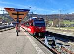 CJ Bf Glovelier__Tw 651 [Be 4/4; Stadler 2016] mit zwei 4x Wagen im Banhnhof Glovelier.__25-02-2026
