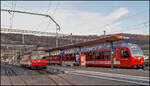 CJ Bf Glovelier__Alt-Tw 616 Be 4/4 aktuell noch als G-Zug-'Lok' aktiv. Daneben Tw 651 [Be 4/4; Stadler 2016] mit 2 4x-Wagen im Bf Glovelier.__27-02-2026