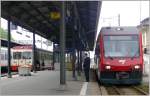 In La Chaux-de-Fonds besitzen die beiden Strecken der CJ ein gemeinsames Perron. Links steht der Be 4/4 8 nach Les Ponts-de-Martel und rechts der ABe 2/6 634 nach Saignelgier. (16.05.2009)