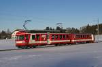 Am Morgen des 12.1.12 nhert sich ein Pendelzug der CJ, bestehend aus dem BDe 4/4 II 613 und dem ABt 713, La Ferrire.