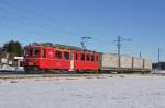 Der ehemalige Arosatriebwagen Bef 4/4 641 trgt noch beinahe den originalen RhB-Anstrich. Am 12.1.12 erreicht er mit einem Mllzug Le Noirmont.