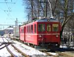 Triebwagen ABef 4/4  642 ( Ex RhB )mit Beladenem Gterwagen Sb 363 im Bahnhofsareal von La Chaux de Fonds am 02.02.07