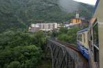 Anfahrt auf Intragna, mit einem ADe 6/6 berqueren wir den Ponte Isorno.
Leider vwar uns an diesem 17.05.2007 das Wetter nicht so gut gesinnt.