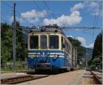 Nachdem die erfreulich vielen Fahrgäste eingestiegen sind, wartet der SSIF ABe 6/6 34  Piemonte  als Regionalzug 756 nach Domosossola in Santa Maria Maggiore auf den Gegenzug.