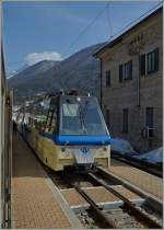 Der Treno Panoramico D 54 P von Locarno nach Domodossola erreicht Re, wo es unseren Zug nach Locarno kreuzt.