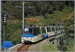 Die Isornobrücke aus einem etwas anderen, unspektakulären Blickwinkel: der Ferrovia Vigezzina (SSIF) Treno Panoramico hat Intragna verlassen und fährt nun Richtung Locarno weiter.