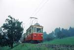 Forchbahn Zürich - Esslingen__Tw CFe 2/2 Nr.6 von 1915, 1935 von SLM mit dreiachsigem Lenkuntergestell zum CFe 2/3 umgebaut, beim Fotohalt auf der Strecke.