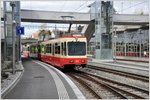 S18 nach Zürich Stadelhofen in Forch. (07.04.2016)