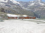 Rückfahrt eines Zuges der Gornergrat Bahn am 27. Juni 2018 an der ersten Kurve nach Station Gornergrat.