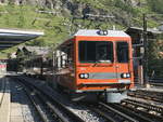 Fahrt Gronergratbahn 3052 in den Bahnhof Zermatt der Gronergratbahn am 28.