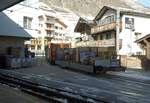 Am 20.02.19 führte uns der Reiseplan zur Gornergratbahn, an deren Anfangsbahnhof in Zermatt dieser Versorgungszug grad vom Berg gerollt war und auf seine Entladung auf dem
