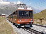 Triebwagen 3053 und 3051 haben kurz Bahnhof Riffelberg verlassen und fahren auf einer Steilen Rampe nach Rotenboden und Gornergrat.