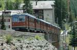 Triebzug 3042 der Gornergratbahn af die Getwingbrcke in Zermatt.