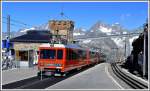 Zwei Bhe 4/8 haben die Station Gornergrat auf 3089m erreicht. Im Hintergrund ist das Obergabelhorn 4063m und das Trifthorn 3728m zu sehen. (05.08.2013)