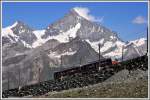 Bhe 4/8 3042 mit Weisshorn 4506m und Schalihorn 3974m.