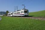 Ein weiterer komplett im neuen Look verkehrender Zug mit dem Be 4/4 27 und dem ABt 53 fhrt am 30.9.09 von Gontenschwil Richtung Zetzwil.