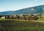 Transports de la région Morges-Bière-Cossonay, MBC/BAM.
Nicht erkennbarer Be 4/4 mit einem Militärzug in Richtung Bière unterwegs. Die Aufnahme entstand im Februar 1984 bei Ballens. Transportiert wurden fünf Armee-Lastwagen der Marken Saurer 2 DM und Berna 2 VM. In den Jahren 1964 bis 1976 wurden ca. 1'600 Saurer und 800 Berna beschafft. Ab dem Jahre 1998 wurden diese bei den Motorfahrern sehr beliebten Fahrzeuge durch Saurer 6 DM oder Steyr 5,6 t ersetzt.
Foto: Walter Ruetsch 